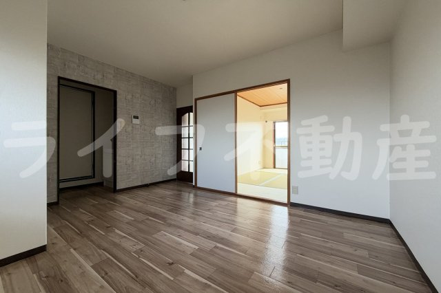 湊川マンションの内装|明るい室内です
