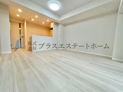 【居間・リビング】 | プレサンス神戸和田岬ステーションフロント | キッチン部分が下がり天井のリビング♪ダウンライトでおしゃれな空間の出来上がりです♪
