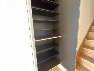 メルセデス(坂戸市伊豆の山町　アパートＡ棟新築工事)の収納|下駄箱（イメージ）