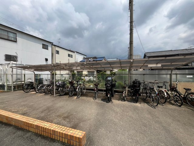 サンハイツ寝屋川の駐車場