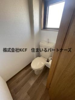 コーポベルヴューのトイレ|落ち着いた色調のトイレです