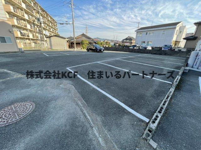 久留米市国分町の賃貸マンションの駐車場|駐車場に車を止められます