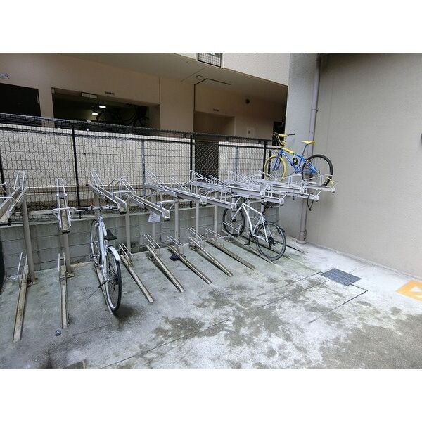 エグゼ難波東の駐車場