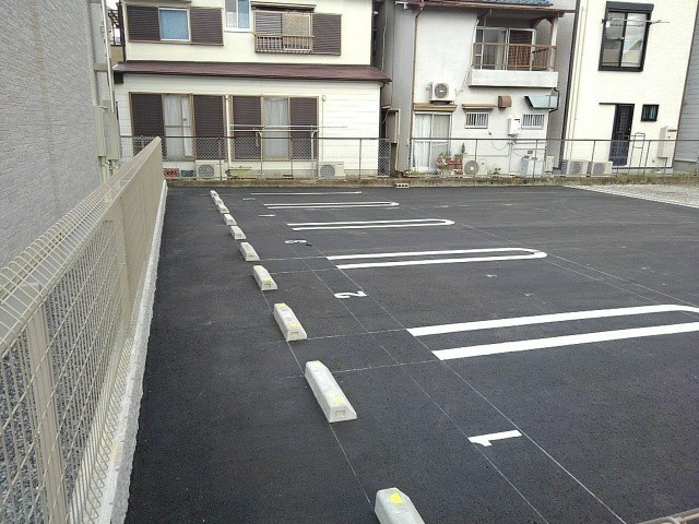 ドミールプランドールの駐車場