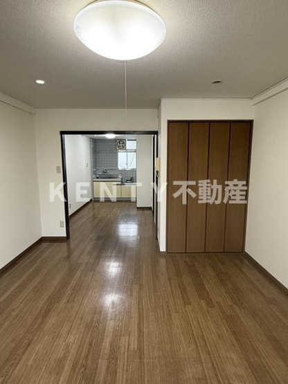 【寝室】 | 塩島マンション | 落ち着いて過ごせるお部屋なので、寝室にいかがでしょうか