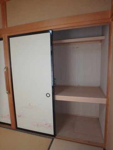鶴ヶ島市鶴ヶ丘中古住宅の収納|専用の収納スペースです
