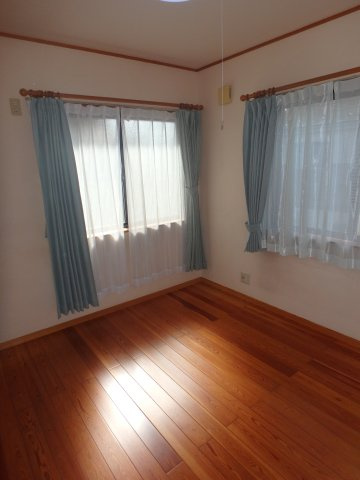 鶴ヶ島市鶴ヶ丘中古住宅の洋室|広々とした洋室です