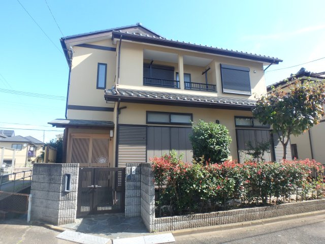 鶴ヶ島市鶴ヶ丘中古住宅の外観|外はこのようになっています