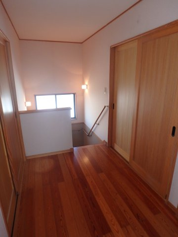 鶴ヶ島市鶴ヶ丘中古住宅の内装|2階ホール