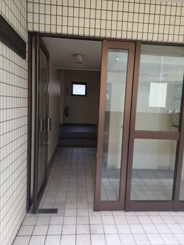 クレドールのエントランス|落ち着いたエントランスです