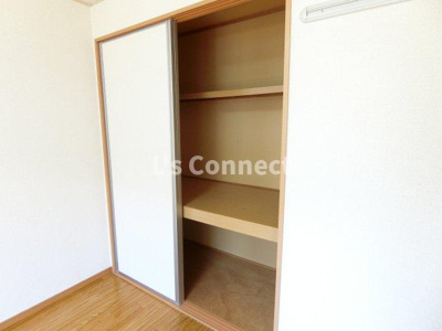 【収納】 | プリムローズＤ | 段付き収納でお荷物もすっきりしまえます。