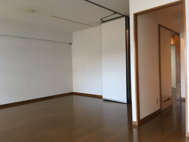 リビングにはピクチャーレールが付いています♪