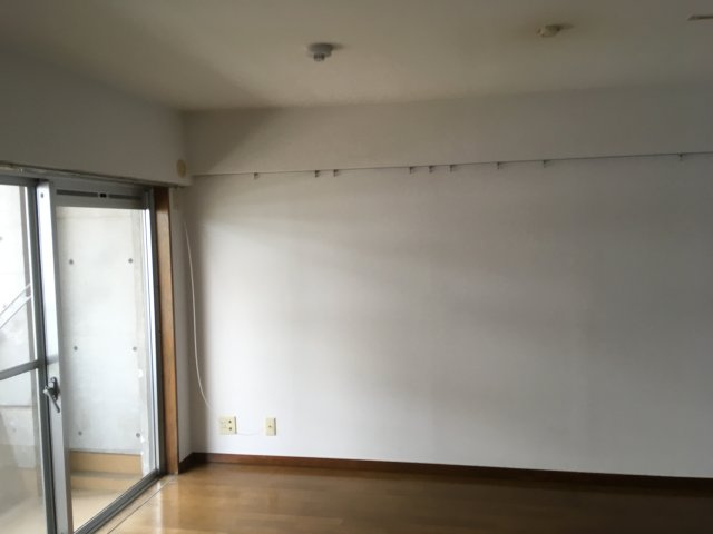 リビングにはピクチャーレールが付いています♪