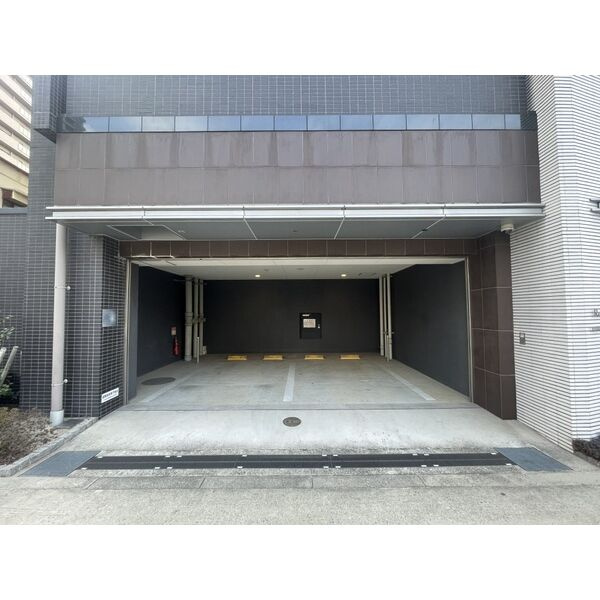 レジュールアッシュ梅田北の駐車場