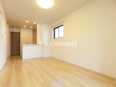 【居間・リビング】 | プラシード・カーサ | 角部屋で２面に窓があります。
