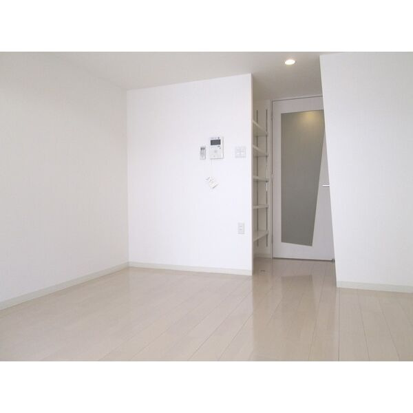 セレニテ新大阪弐番館の居間・リビング