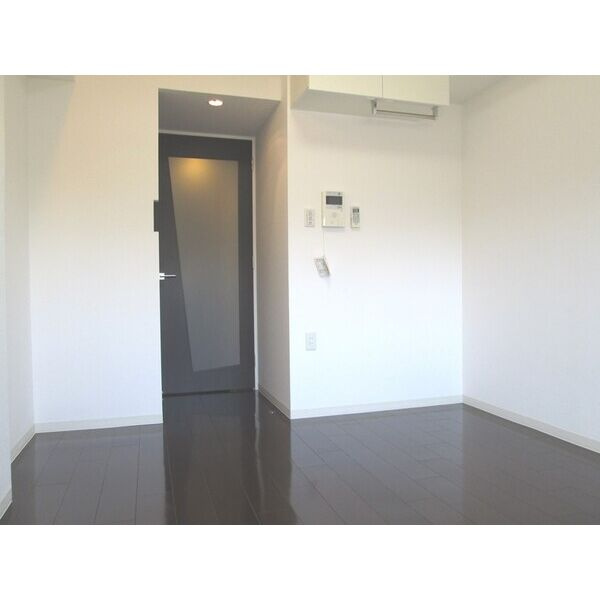 セレニテ新大阪弐番館の玄関