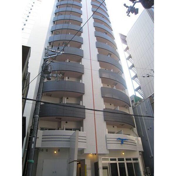 セレニテ梅田ESTの外観