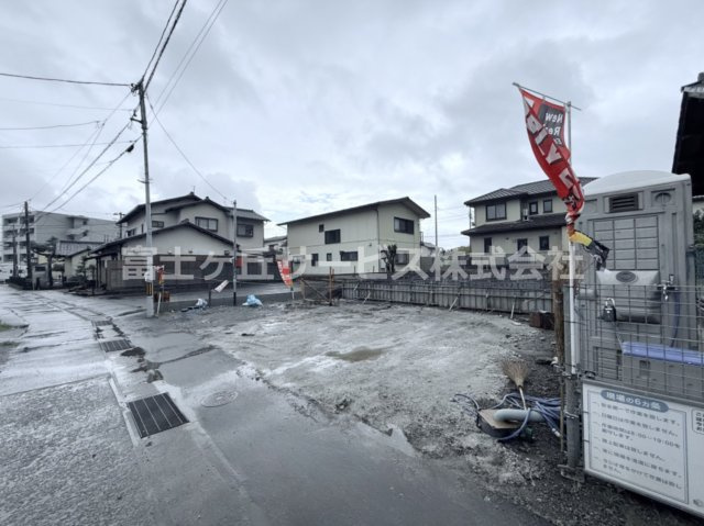 【外観】 | 沼津市西間門 11期 新築一戸建て | 現在建築中の外観画像です。ご内覧は同じメーカーの完成物件へご案内いたしますので、いつでもご相談ください！