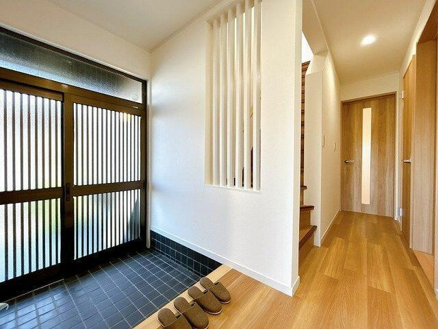 中古戸建て）小牧市本庄２５８８－９５の玄関|１階廊下