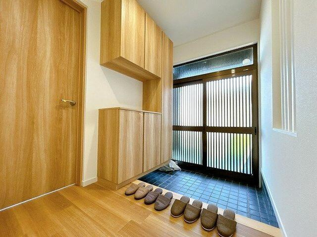 中古戸建て）小牧市本庄２５８８－９５の玄関|玄関「大容量シューズボックス…