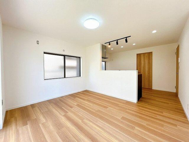 中古戸建て）小牧市本庄２５８８－９５の居間・リビング|ダイニング「対面キッチン