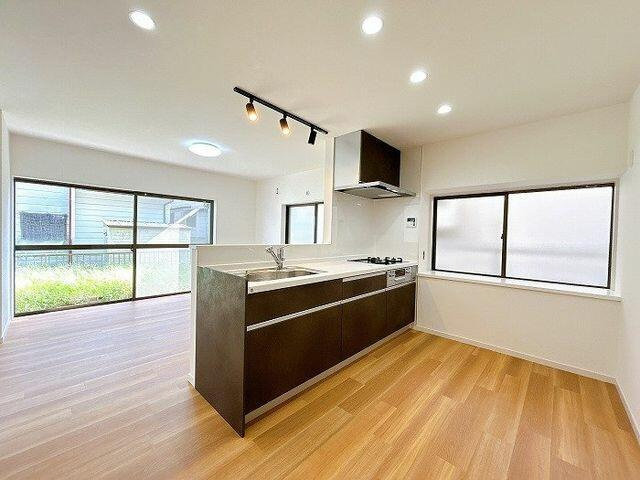 中古戸建て）小牧市本庄２５８８－９５のキッチン|キッチン「広々スペースで生活…