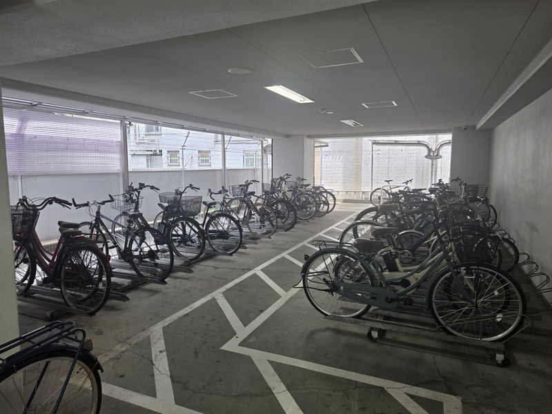ジュネーゼグラン難波ミラージュの駐車場