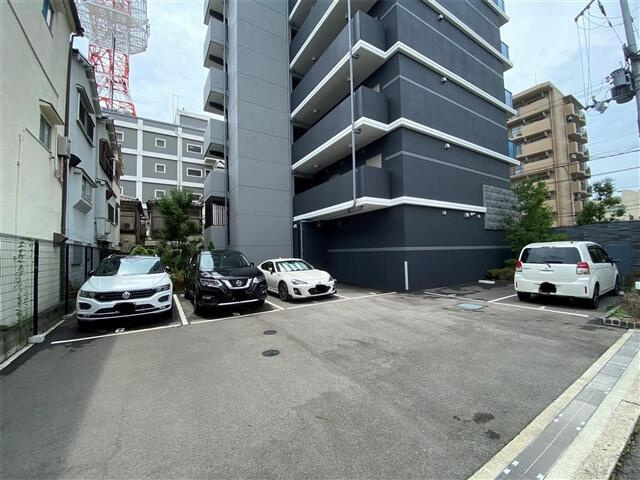 S-RESIDENCE三国WESTの駐車場