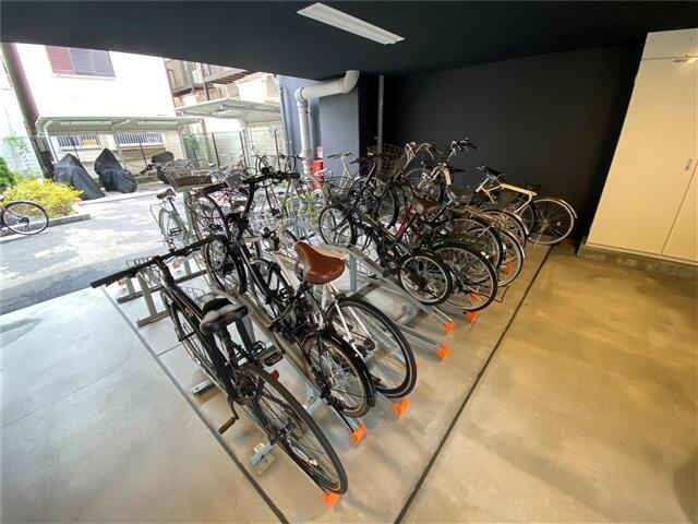 S-RESIDENCE三国WESTの駐車場