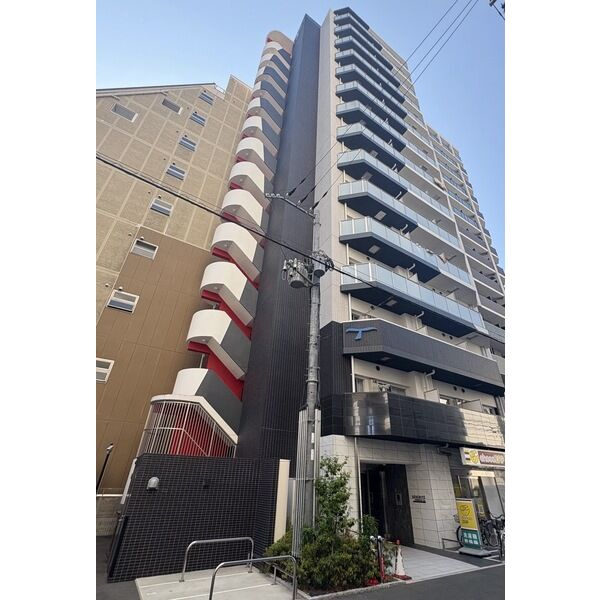 セレニテ本町リアンの外観