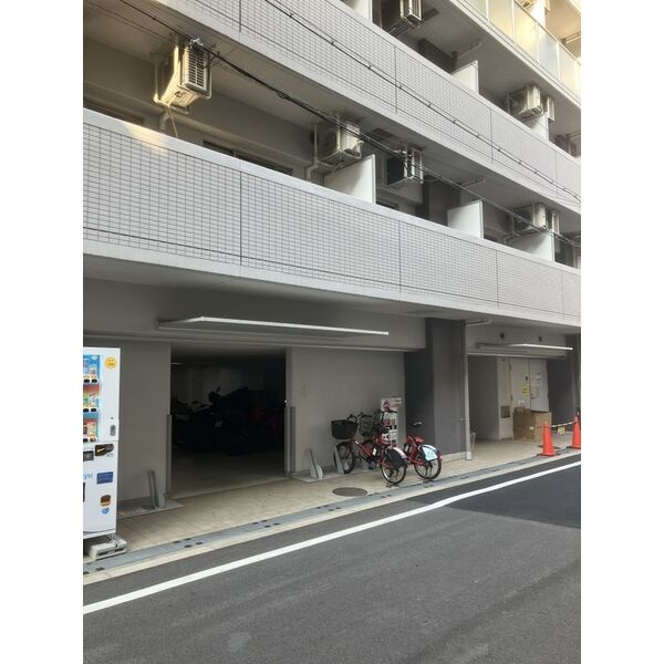 エステムコート新大阪IXグランブライトの駐車場