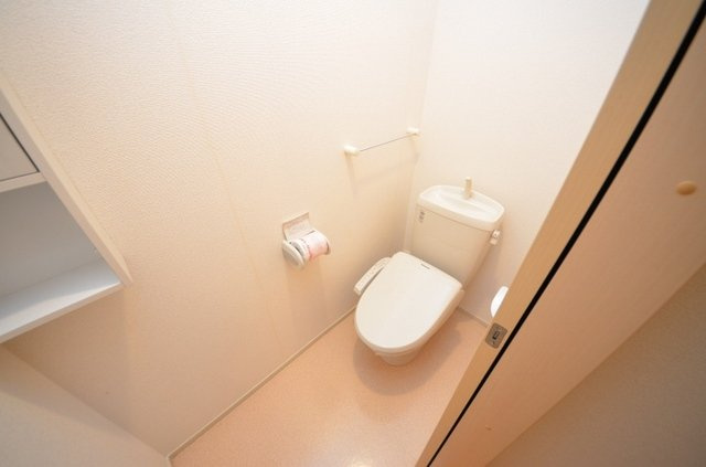 モデルノ　ドマーニⅣのトイレ|ゆったりとした空間のトイレです