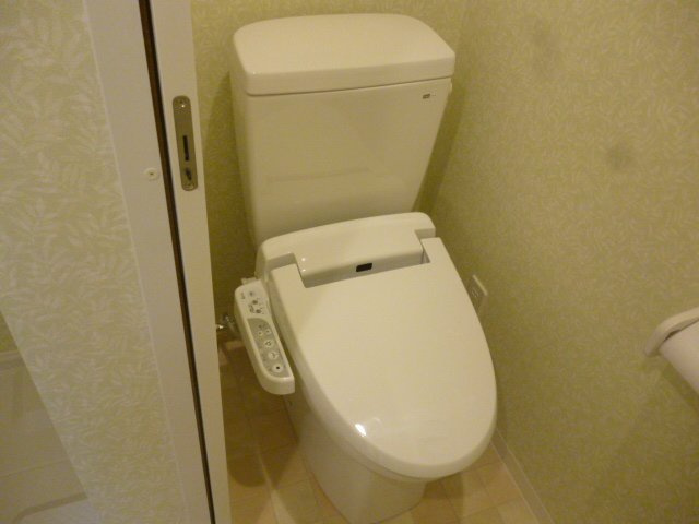 フレンズハウスのトイレ|落ち着いた色調のトイレです