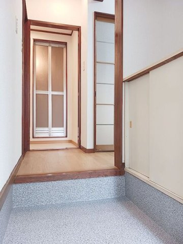 エルディムＯＨＳＨＩＭＡの玄関|収納もある玄関です