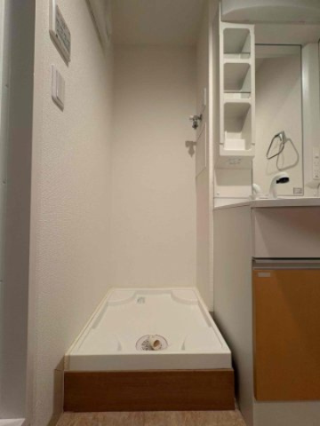 エルファーロ笹塚Ⅰの洗面所|明るい洗面所です