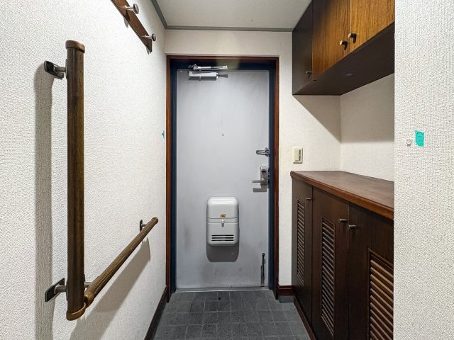 ヴィルドミール成城の玄関