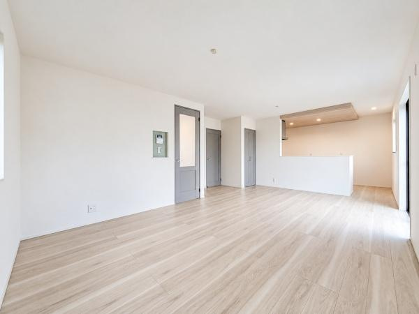 横浜市緑区鴨居６丁目の新築一戸建の居間・リビング|自慢したくなるリビング！
形も良く家具の配置にも困りません。