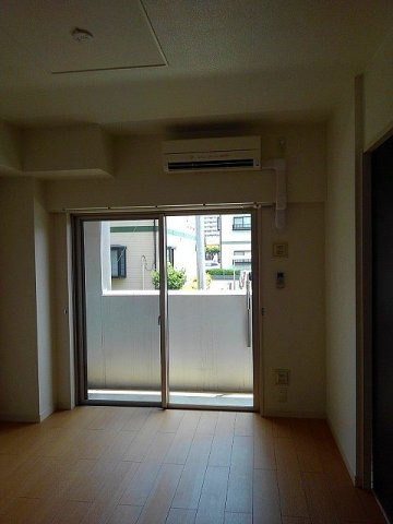【居間・リビング】 | ビューテラス田村 | こちらのリビングで趣味の時間をお楽しみください