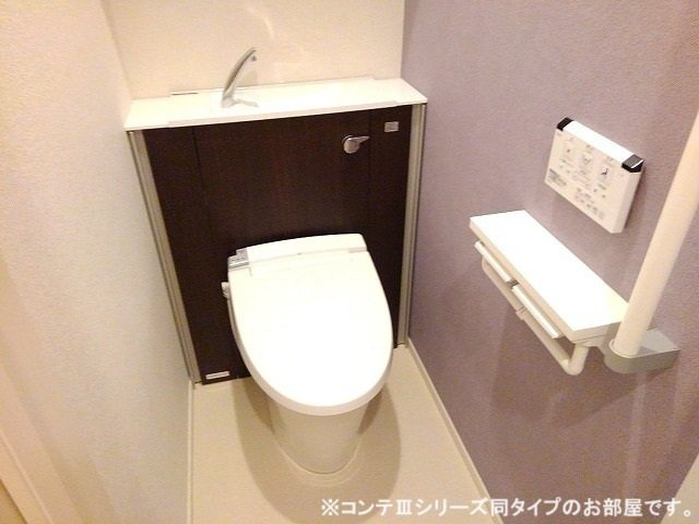 仮称；小室町アパートのトイレ|落ち着いたトイレです