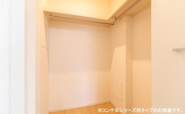 仮称；小室町アパートの収納|便利な収納スペースです