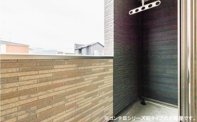 仮称；小室町アパートのバルコニー|外からの目が気にならないバルコニーで洗濯物が干せます