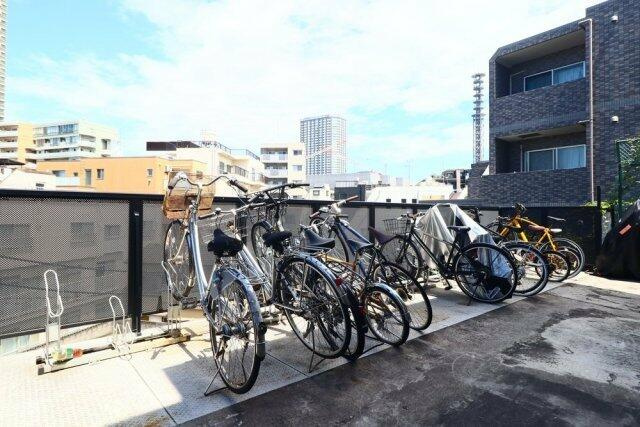 プラネット市ヶ谷の駐車場