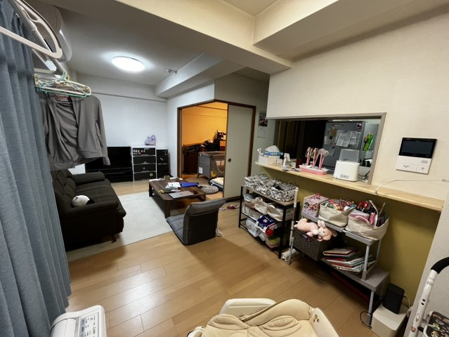 グリーンスクエア榛原駅前Ⅱ番館の居間・リビング