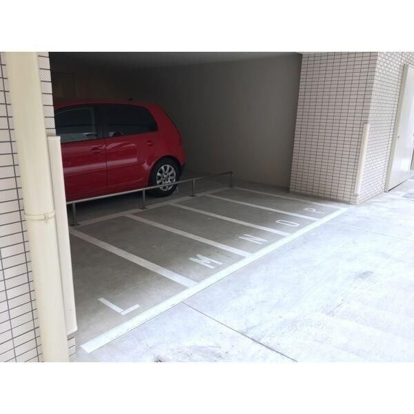 セイル淀屋橋の駐車場