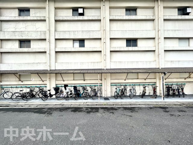 両国マンションの駐輪場|【自転車置き場】最新の空き状況や費用などの詳細は担当スタッフまでお問い合わせください。
