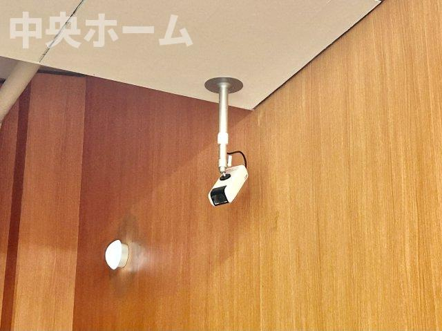 両国マンションの防犯設備|【防犯カメラ】何かあった時の大事な証拠になることももちろんなりますが、防犯というくらいですので大事なのは防犯カメラがあることによって抑止力につながることですよね。