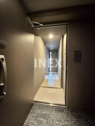 横浜市中区曙町２丁目の賃貸マンションの玄関