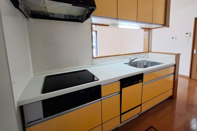 和泉市和気町4丁目のキッチン|キッチン：IHコンロを備えた対面キッチンです。