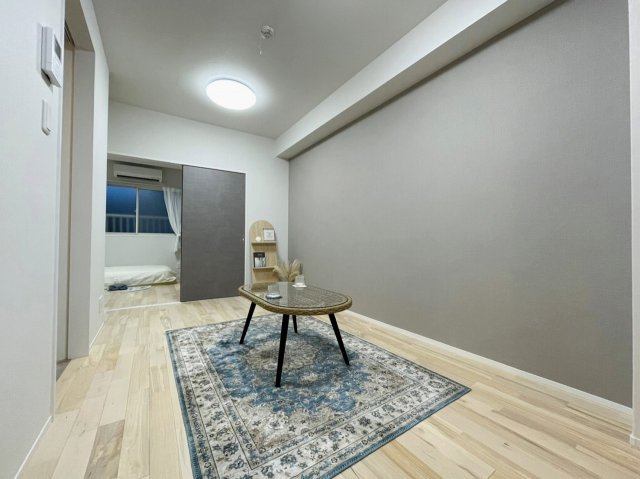 シャモット若林の洋室|ゆったりした洋室です